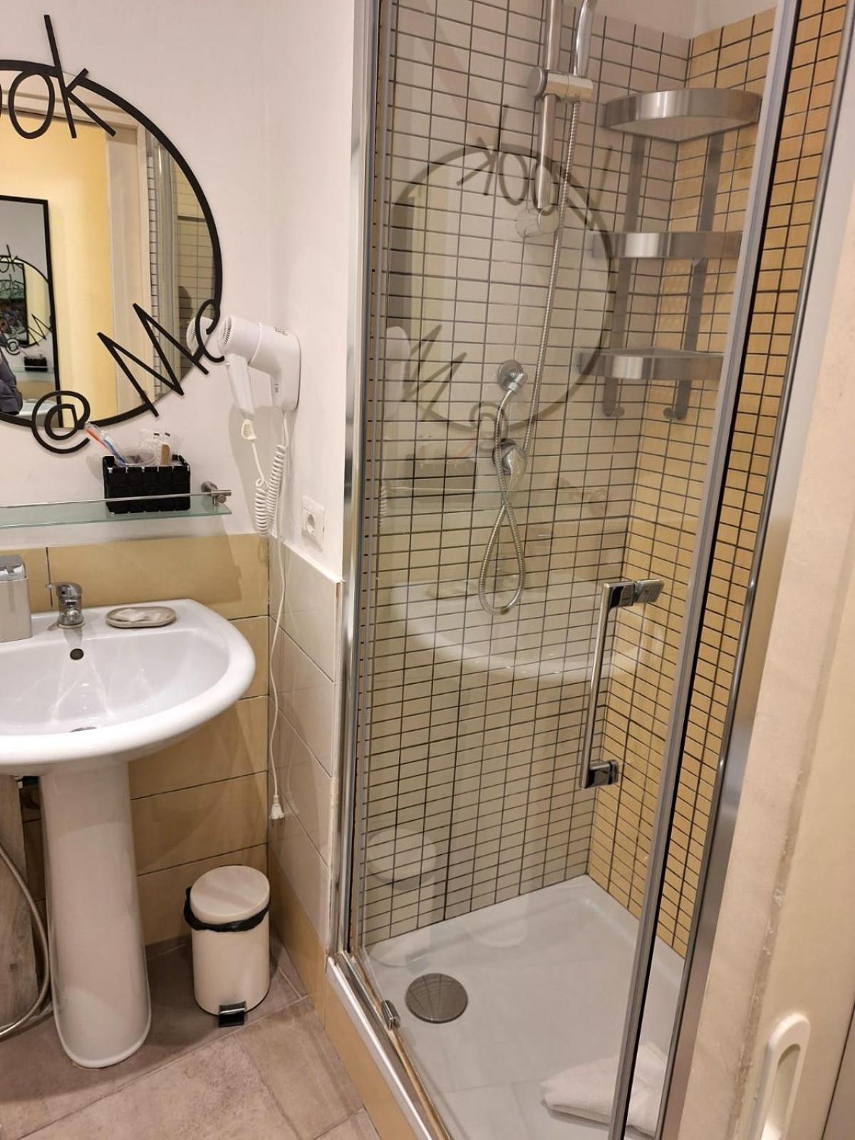 Re Di Roma Nice Rooms Bagian luar foto